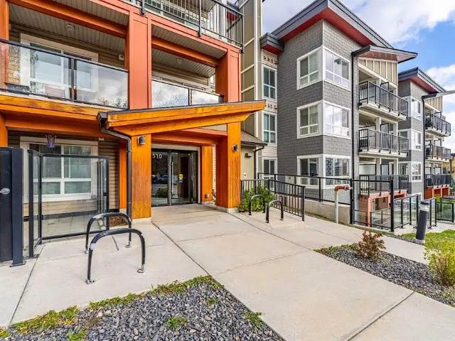 Stylish 2 Bedroom Condo in the Heart of Bridgeland – Urban Living Redef