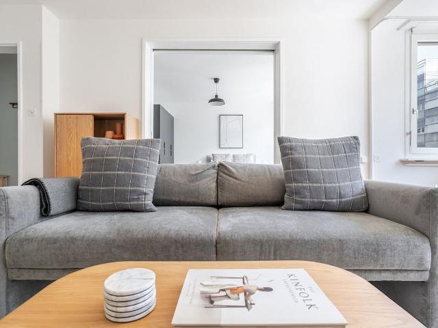 Stylish 2 Bedroom Furnished Apartment in Basel St. Alban, Basel Amsterdam Apartments for Rent