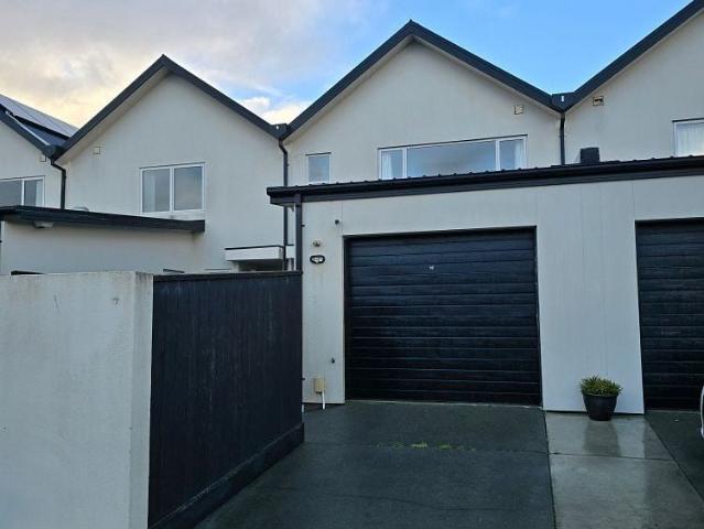 Stylish 2 Bedroom Home For Rent in Yaldhurst