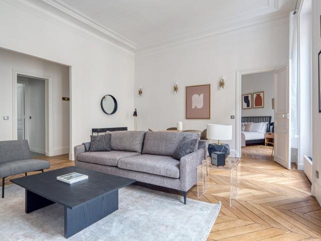 Stylish 2 Bedroom Oasis in the Heart of Paris