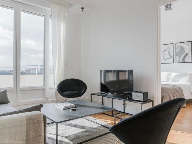 Stylish 2 Bedroom Paris Apartment in Chaillot, Paris Amsterdam Apartments for Rent