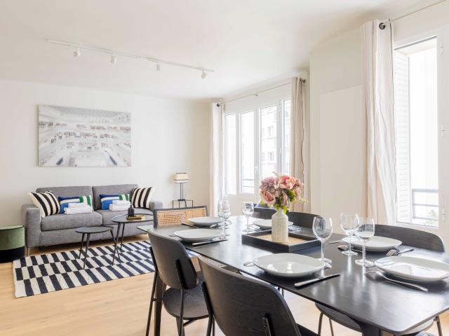 Stylish 2 BR apartment of 69m2 in the 16th district of Paris