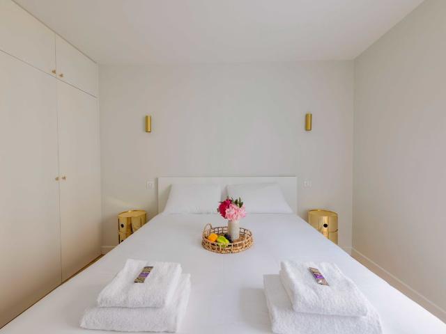 Stylish 2 BR apartment of 69m2 in the 16th district of Paris, Paris Amsterdam Apartments for Rent