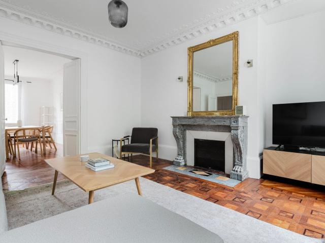 Stylish 3 Bed Apartment in the Heart of Paris