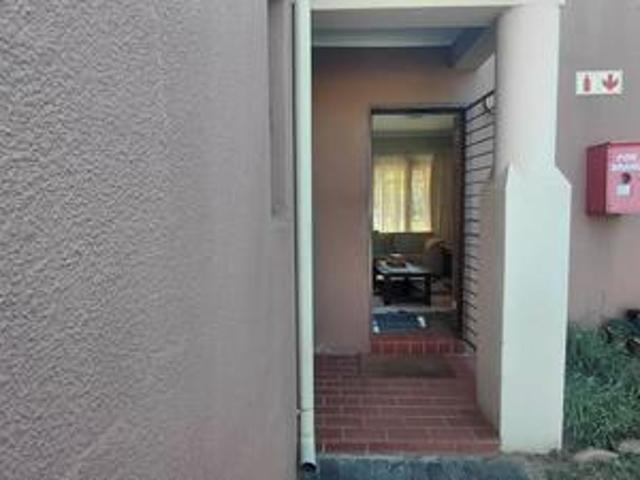 stylish 3 bed townhouse in wincheste.