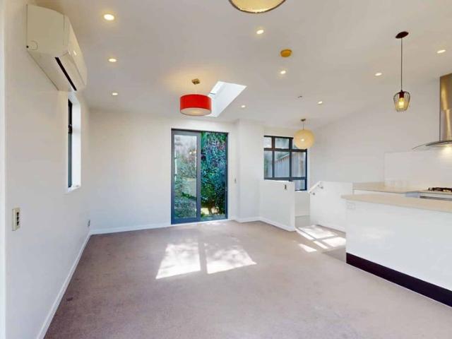 Stylish 3 Bedroom Townhouse in Sought After Kelburn