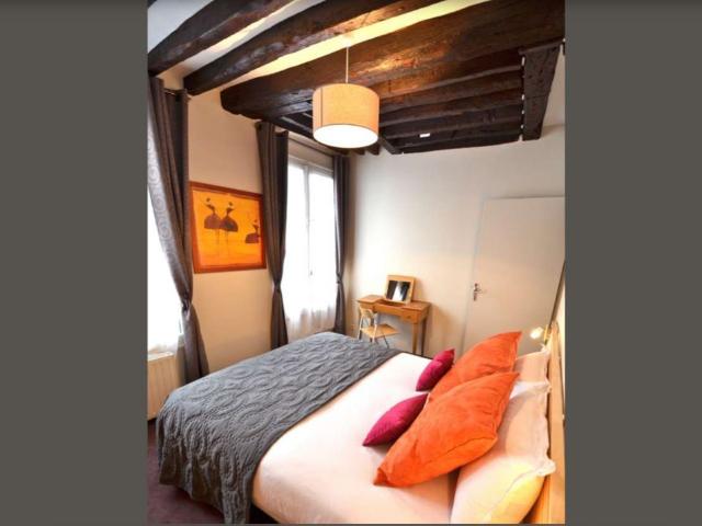 Stylish 3 Bedroom Apartment in Historic Hôtel de Savourny, Paris Amsterdam Apartments for Rent