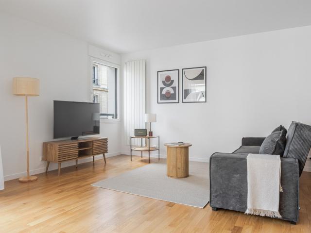 Stylish 3 Bedroom Apartment in Levallois Perret