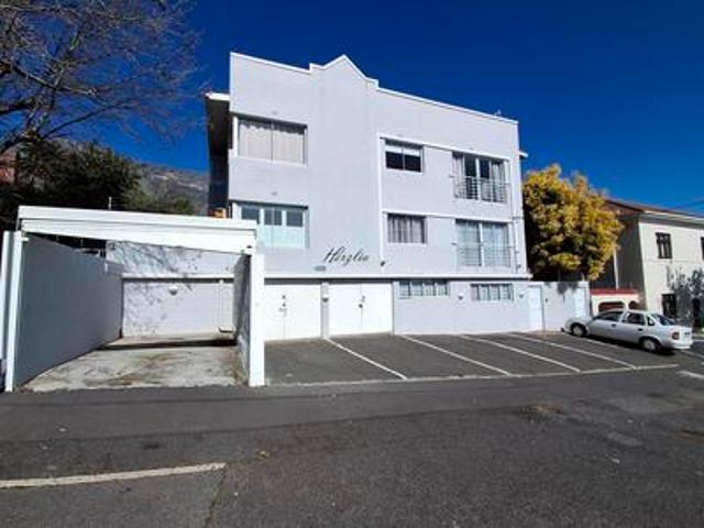 stylish 3 bedroom apartment in sunny.