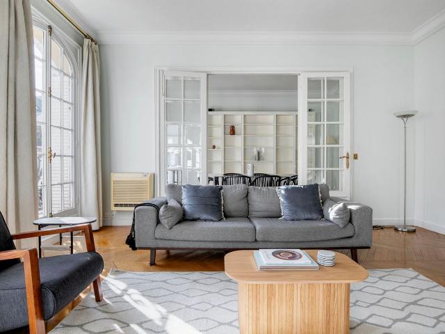 Stylish 3 Bedroom Apartment in the Heart of Paris, Paris Amsterdam Apartments for Rent