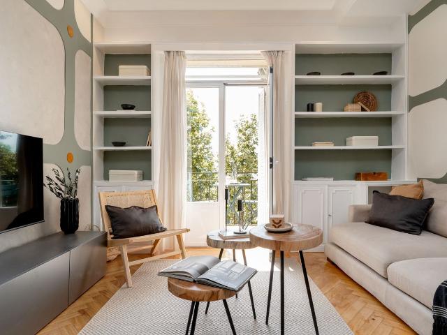 Stylish 3 Bedroom Apartment with Designer Decor and Modern Amenities, Madrid Amsterdam Apartments for Rent