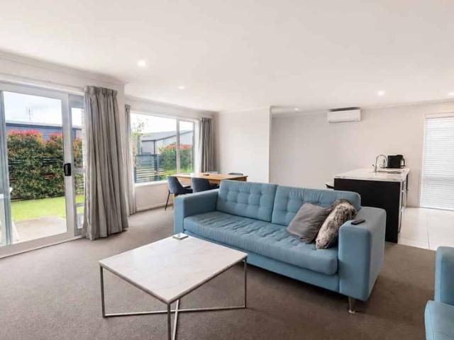 Stylish 3 bedroom on Sierra Way
