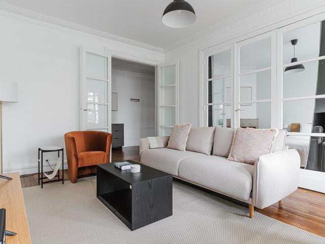 Stylish 3 Bedroom Retreat in Charming Auteuil
