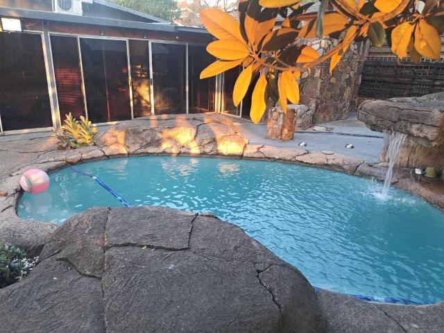 STYLISH 4 BEDROOM FAMILY HOME IN CAPITAL PARK FOR SALE