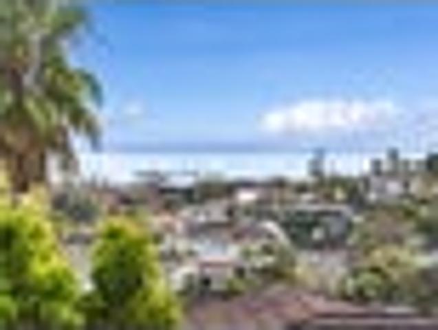 Stylish 60s Modernist with Irresistible Views!
