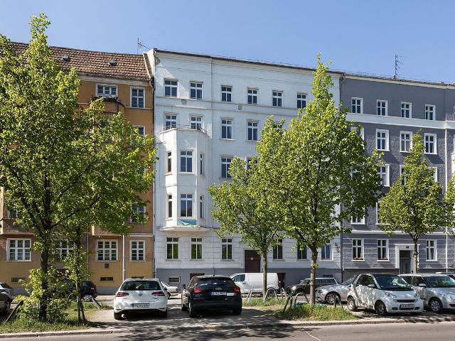 Stylishly and furnished 3 room apartment with green views in a central location, Berlin Amsterdam Apartments for Rent