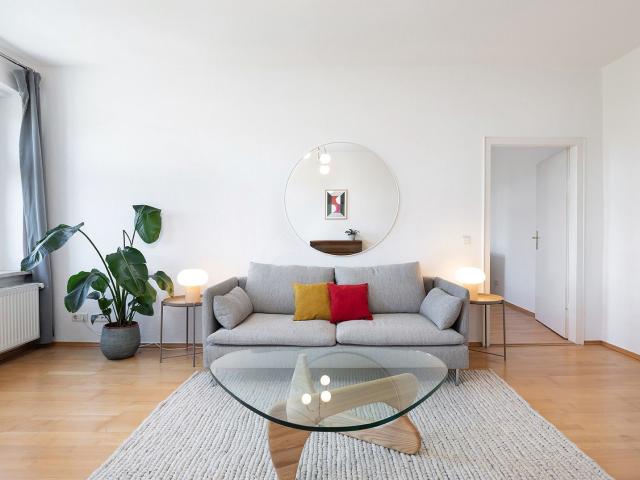 Stylishly and furnished 3 room apartment with green views in a central location
