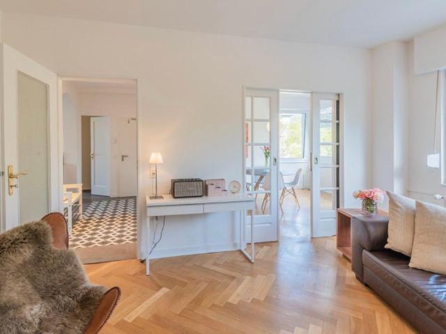 Stylishly furnished flat very City Center, Quite and Green