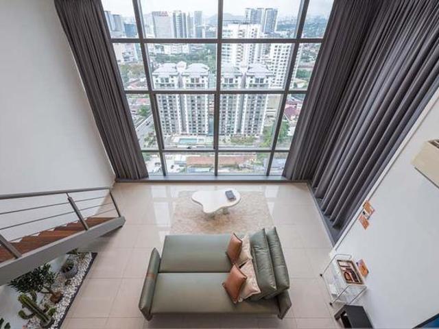 Stylishly renovatedfully furnished duplex unitPinnacle petaling jaya