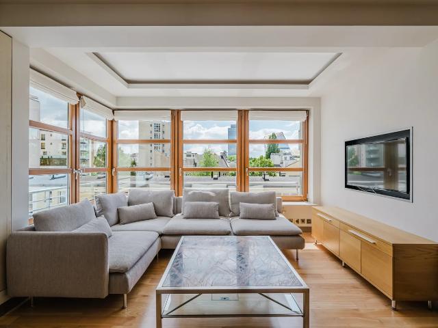 Stylowy apartament z widokiem na panoramę Warszawy