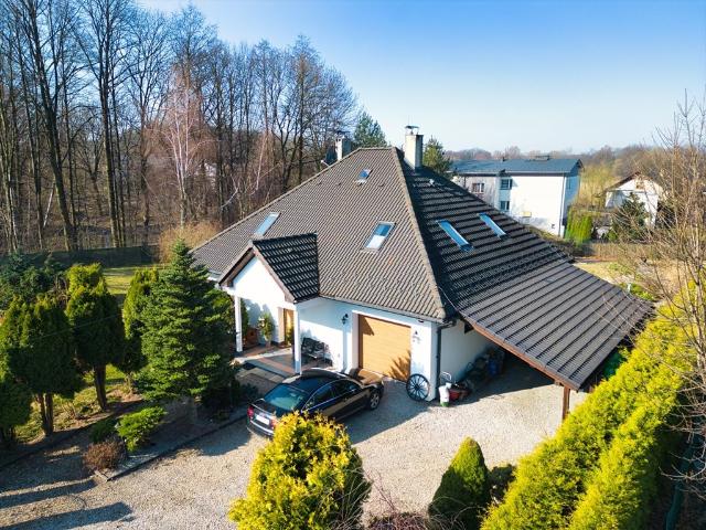 Elegancki dom 276 m² w Pisarzowicach, nowoczesna izolacja