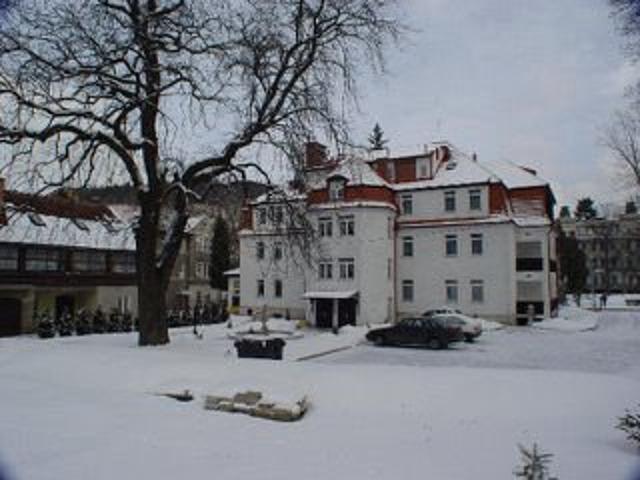 Polecam stylowy hotel 25 pokoi, taras widokowy i restaurację