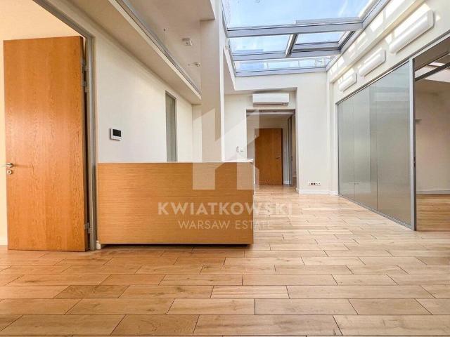 Na wynajem przestronny lokal biurowy 165 m² w centrum Warszawy