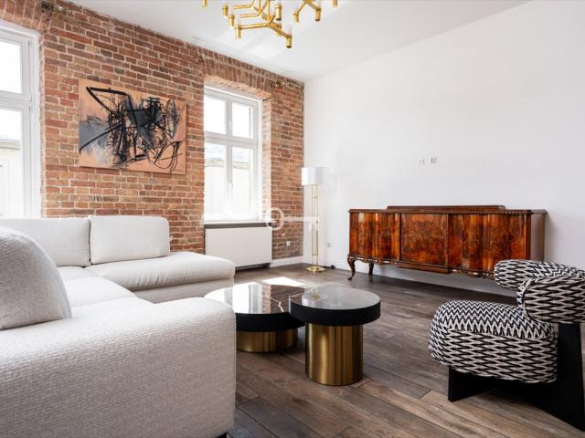Stylowy 4 pokojowy apartament w przedwojennej kamienicy