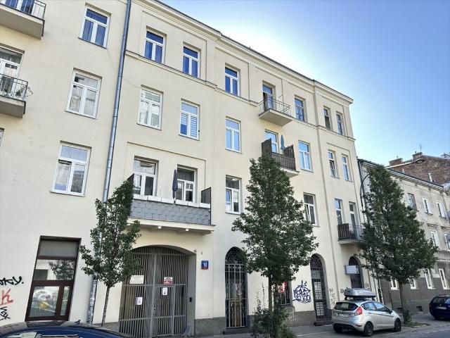 Stylowe 2 pokojowe mieszkanie w odrestaurowanej kamienicy z wysokimi sufitami