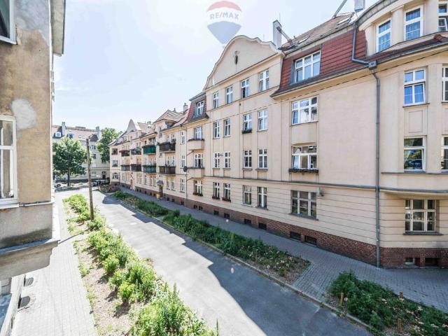 Stylowe 5 pokojowe mieszkanie z potencjałem na Łazarzu