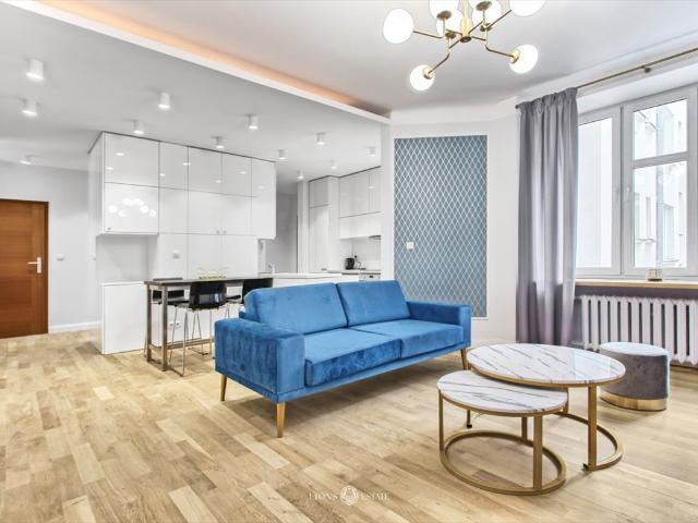 Stylowe 63 m² w kamienicy art déco, cichy i gotowy do wprowadzenia