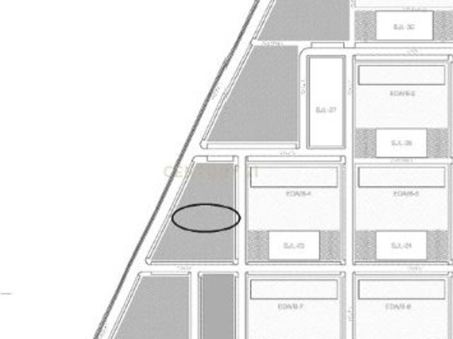 Su Futuro Hogar o Inversión en un Lugar Histórico: Solar en Calle Trinidad, Villena