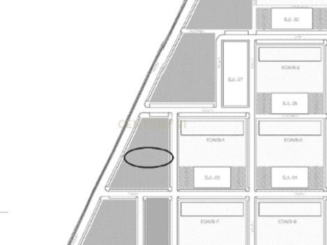 Su Futuro Hogar o Inversión en un Lugar Histórico: Solar en Calle Trinidad, Villena
