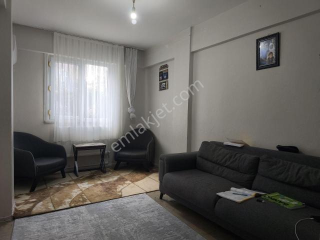 Sümbülefendi Mah. 2+1 80 M2 Yüksek Giriş Kombili