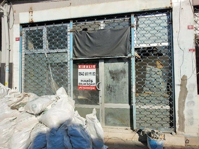 Sümbülefendi perşembe pazarının yolunda depolu dükkan kiralık