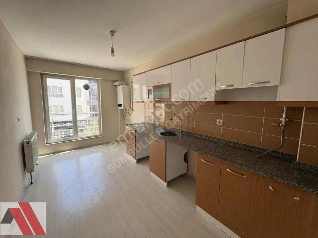Sümbüller'den Cadde Üzeri Asansörlü Geniş 2+1 Daire