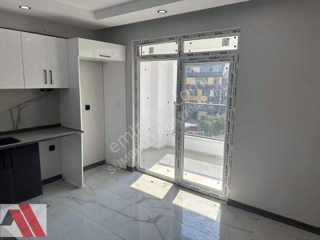 Sümbüller'den Cadde Yakını Z.ısıtma E.banyo 145m2 Geniş 3+1daire