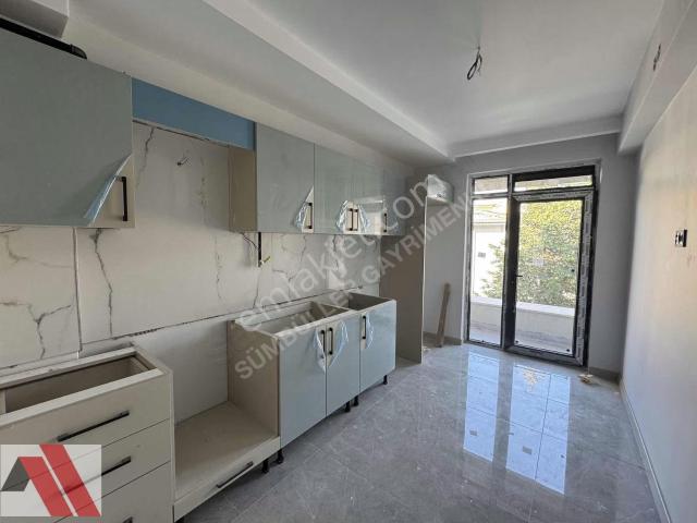 Sümbüller'den Şehir Merkezinde Arakat Geniş Modern Tasarım 2+1