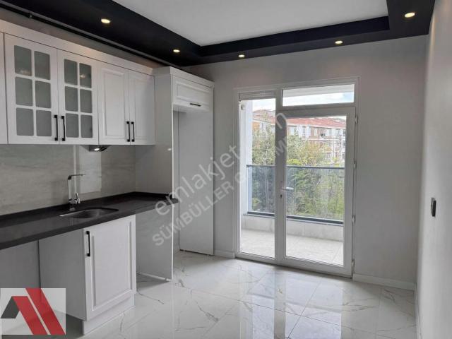 Sümbüller'den Zafer Mh Arakat Z.ısıtma E.banyo Çift Balkonlu 3+1