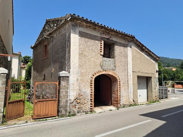 Sumène, immeuble de 2 appartements avec jardin