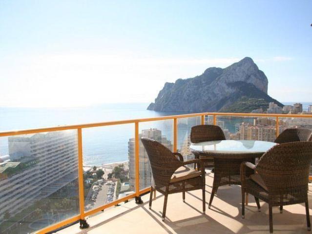 Sumérgete en el lujo de este fabuloso ático dúplex, situado. 278m² Calpe Calp