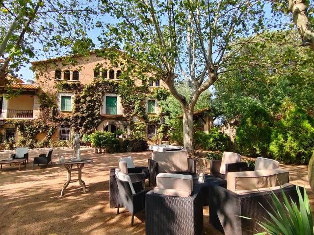 Sumérgete en la historia y la grandeza de la Costa Brava con. 1824m² Llagostera