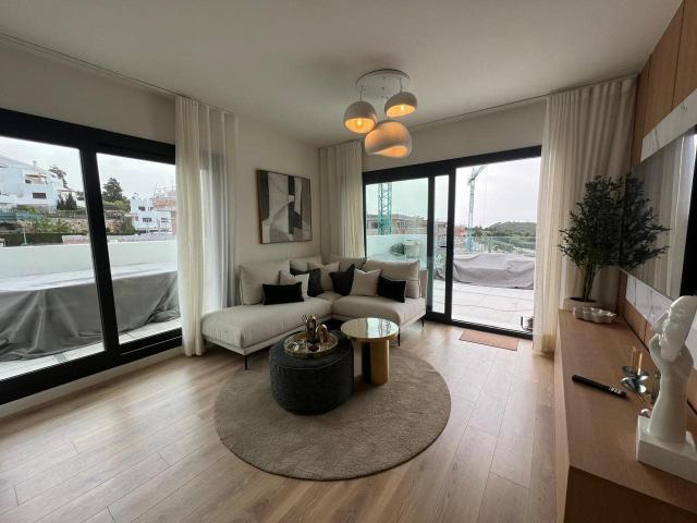 Sumérgete en una vida costera de lujo en Casares Costa en es. 94m² Casares
