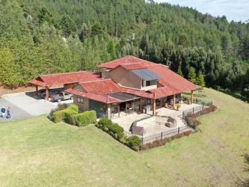 Sumérjase en el entorno tranquilo y pacífico de las montañas de Cuenca en esta lujosa casa