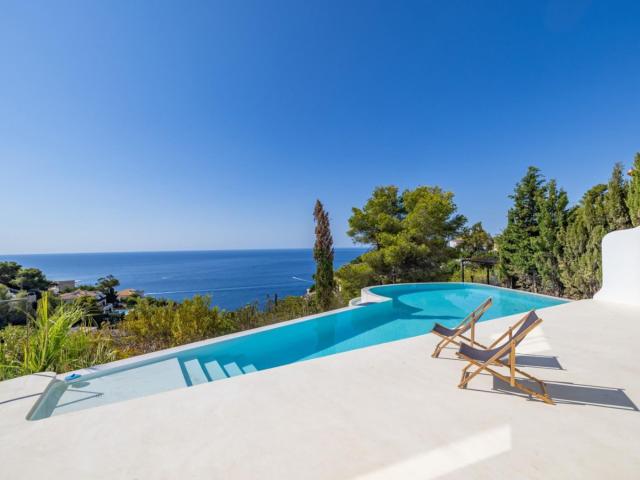 Sumérjase en la elegancia mediterránea con esta suntuosa vil. 220m² Jávea Xabia