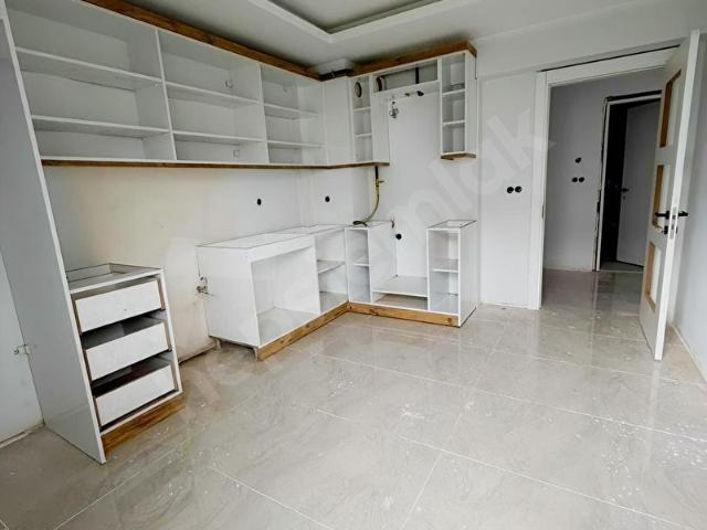 SÜMERKARAÇAYIR ARASI NET 70m2 2+0 TAKAS OLUR KREDİSİ HAZIR LÜKS
