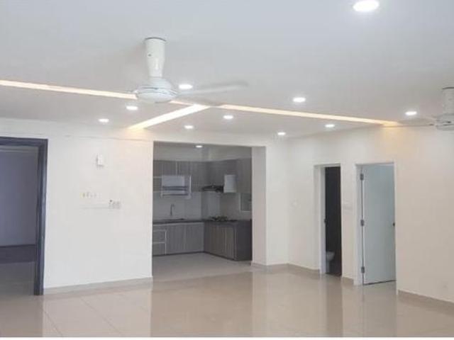 Summerton Condo Unfurnished Kitchen Pool View 3 Car Parks