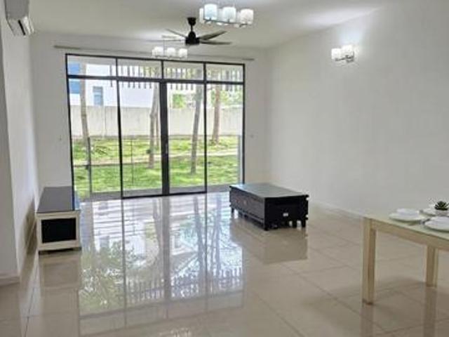 Summer Glades Double Storey Walking Distance to Cyberjaya Lake