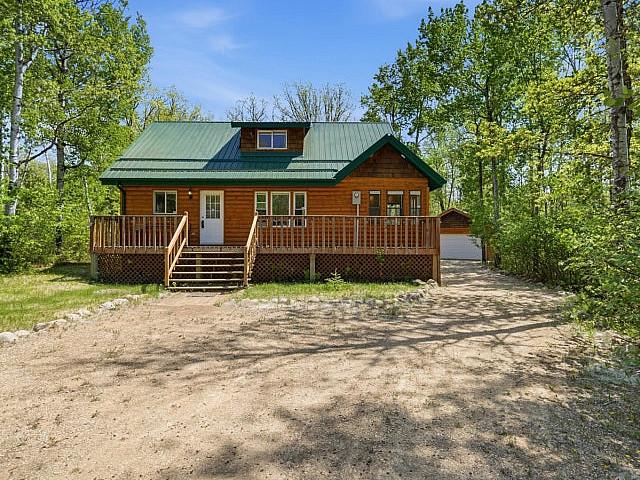 Summer Oasis 1 Hour North Of Winnipeg!