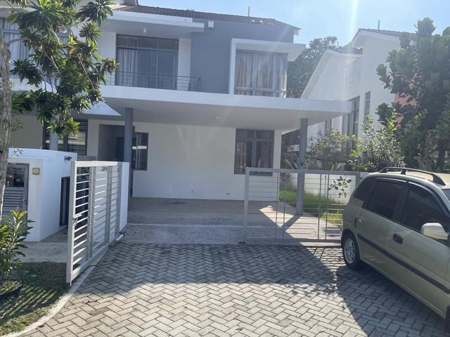 Summerglades Cyberjaya 2 Storey Superlink End Lot with land